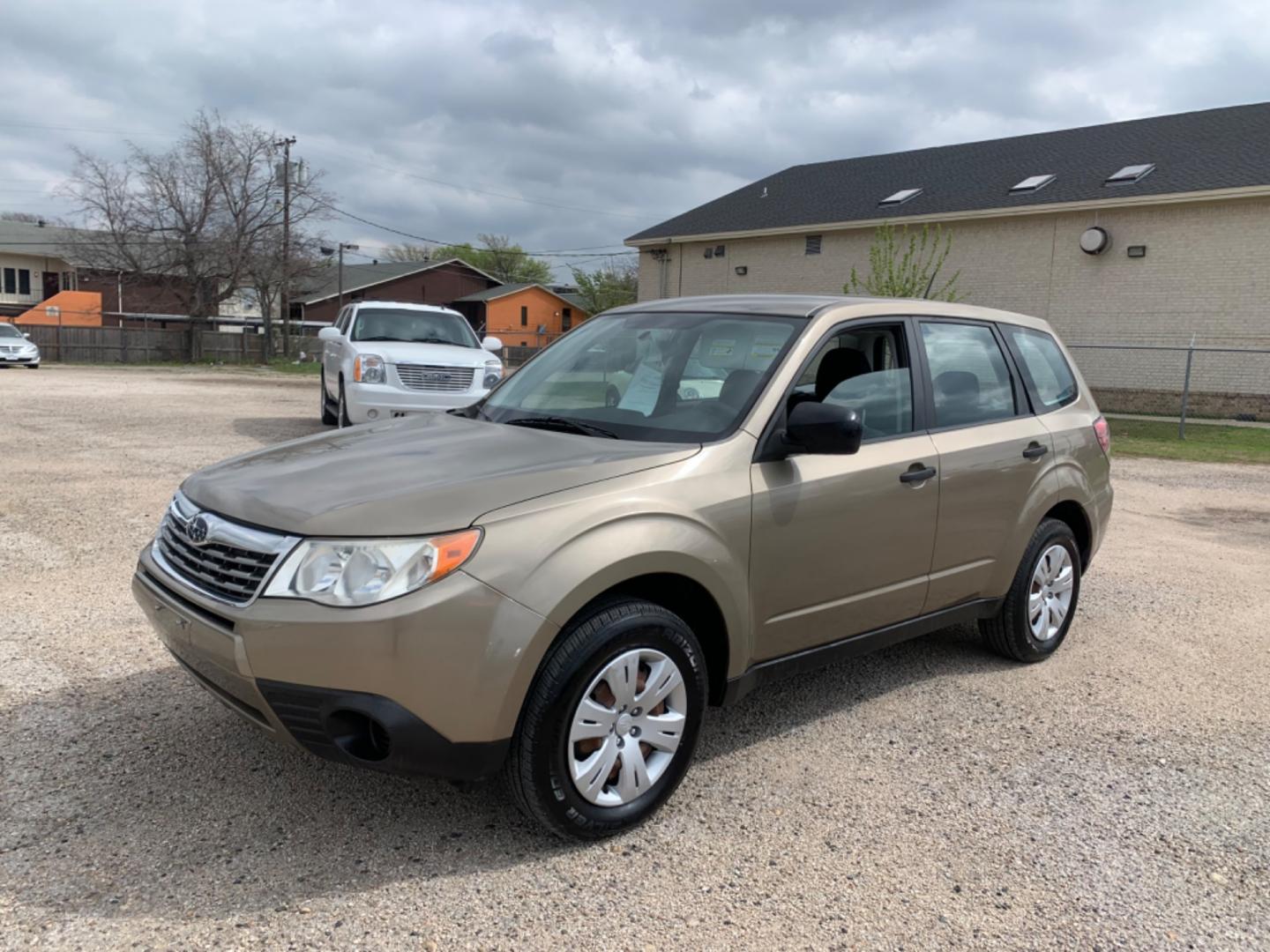 2009 Gold /Black Subaru Forester (JF2SH61649H) with an 2.5L FI SOHC 150 CID engine, AUTOMATIC transmission, located at 1830 North Belt Line Road, Irving, TX, 75061, (469) 524-0199, 32.834373, -96.993584 - Photo#2